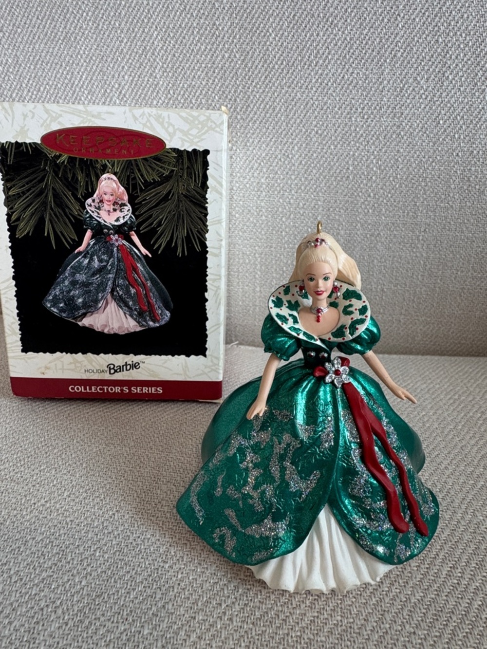 1995 Hallmark Keepsake Ornament Holiday Barbie